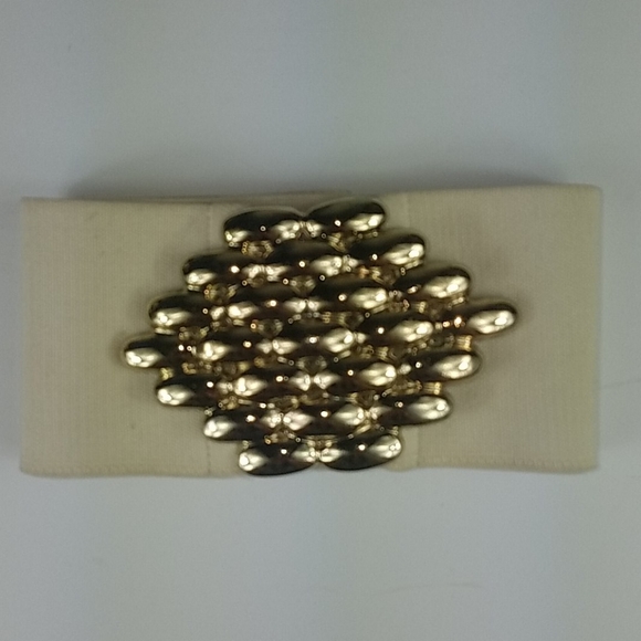Fashion belt, creme stretch belt, has Beautiful gold buckle. - Picture 3 of 6